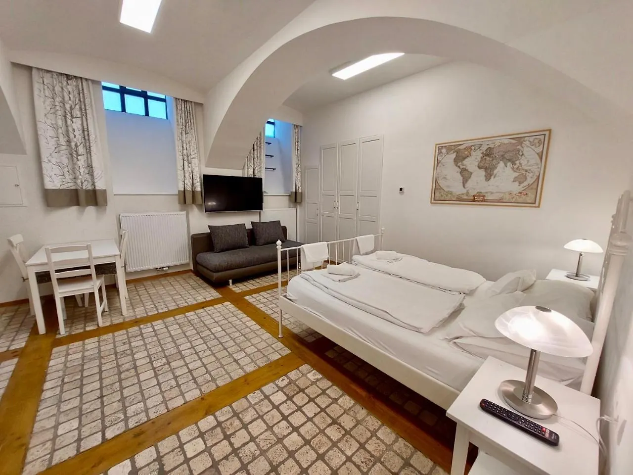 Modern Studios Near City Center Vienna Aparthotel